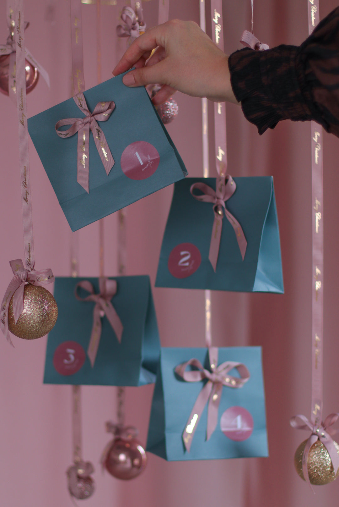 NY ADVENTSKALENDER 2025 - UNIKT INDHOLD